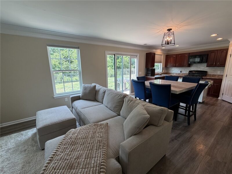 628 Glengarry Ct — photo 4