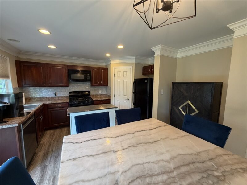 628 Glengarry Ct — photo 6