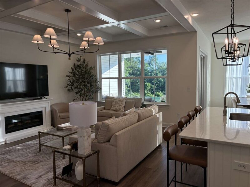 1033 Pasture Dr — photo 3