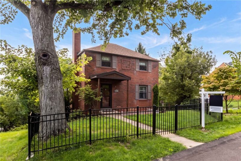 2402 Hillview Street — photo 2