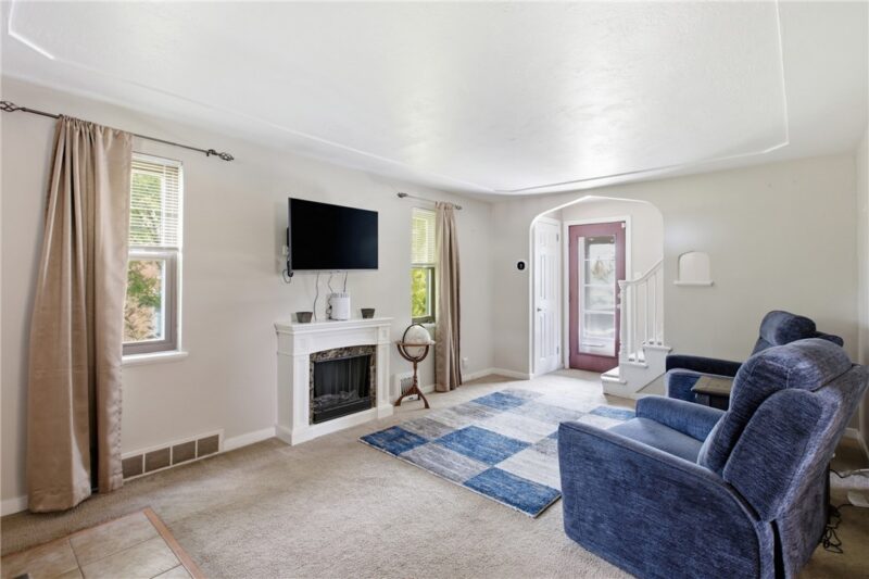 2402 Hillview Street — photo 5