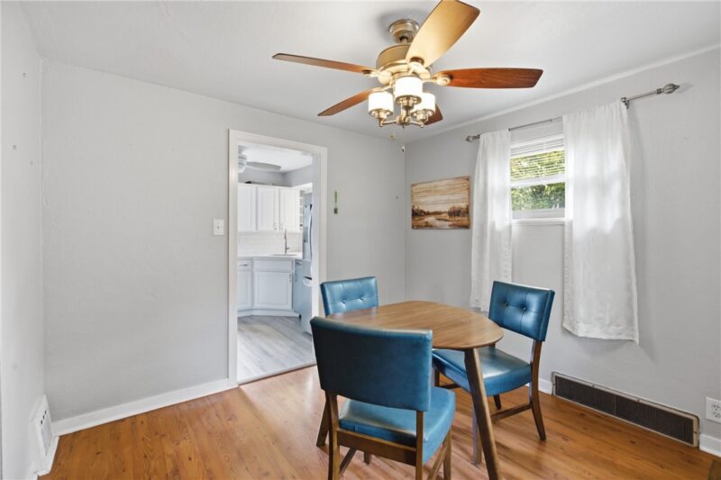2402 Hillview Street — photo 8