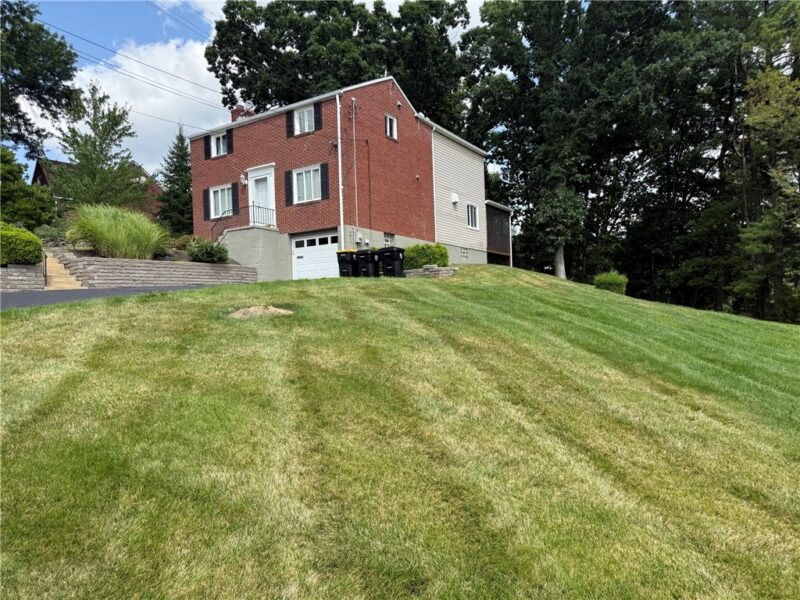 2725 Summit St — photo 2