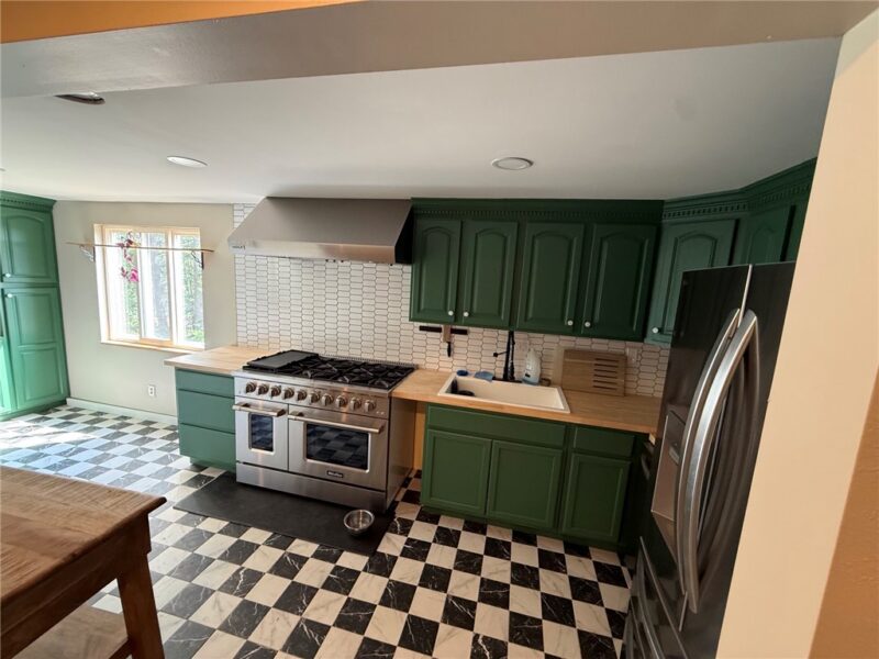 2725 Summit St — photo 8