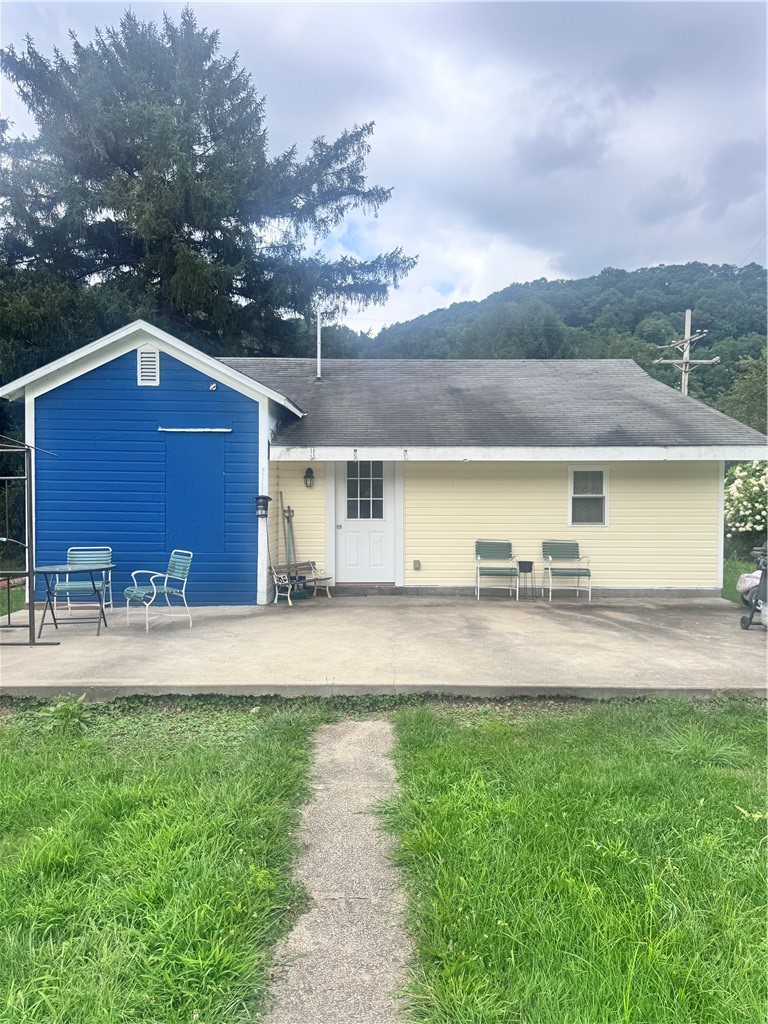 1685 Walnut Bend Rd — photo 1