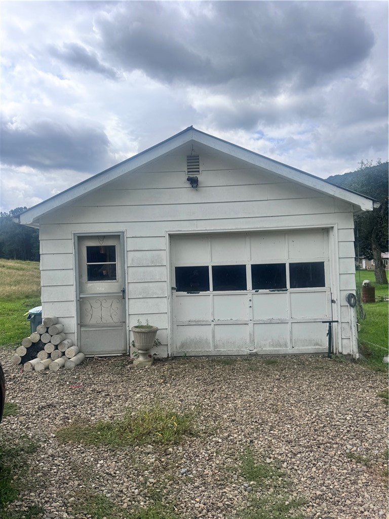 1685 Walnut Bend Rd — photo 3