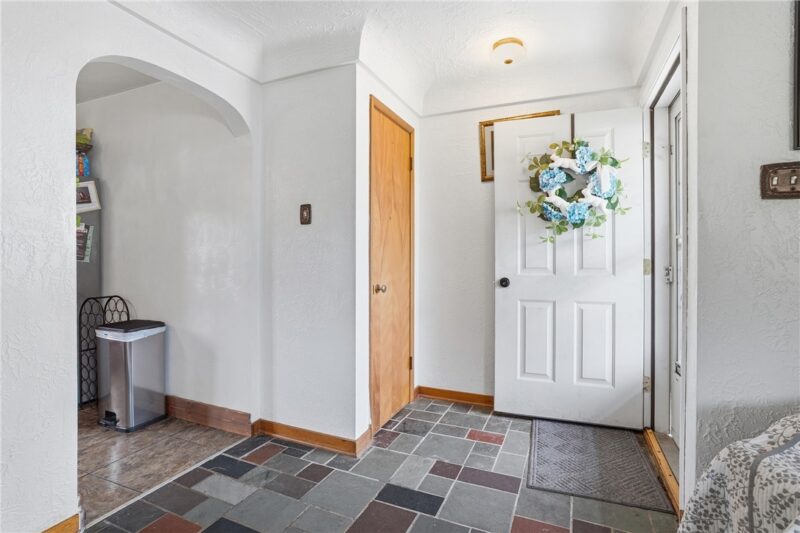 725 Broad Street — photo 2