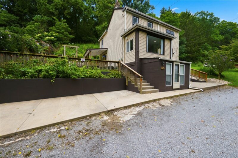 220 Walters Avenue — photo 2