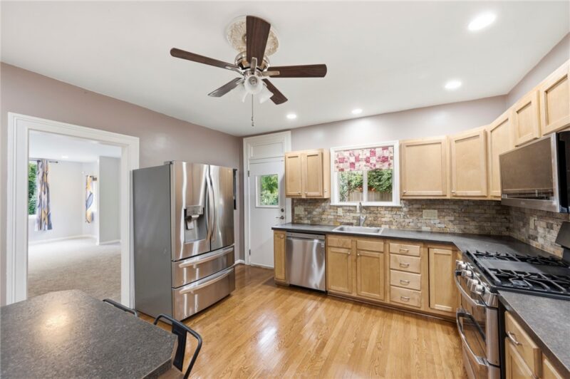 220 Walters Avenue — photo 4