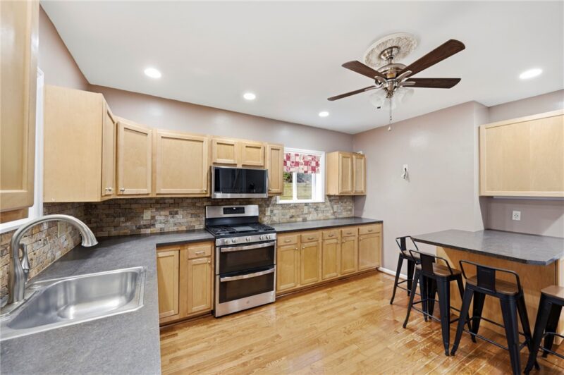 220 Walters Avenue — photo 5