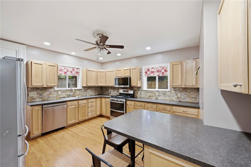 220 Walters Avenue — photo 7