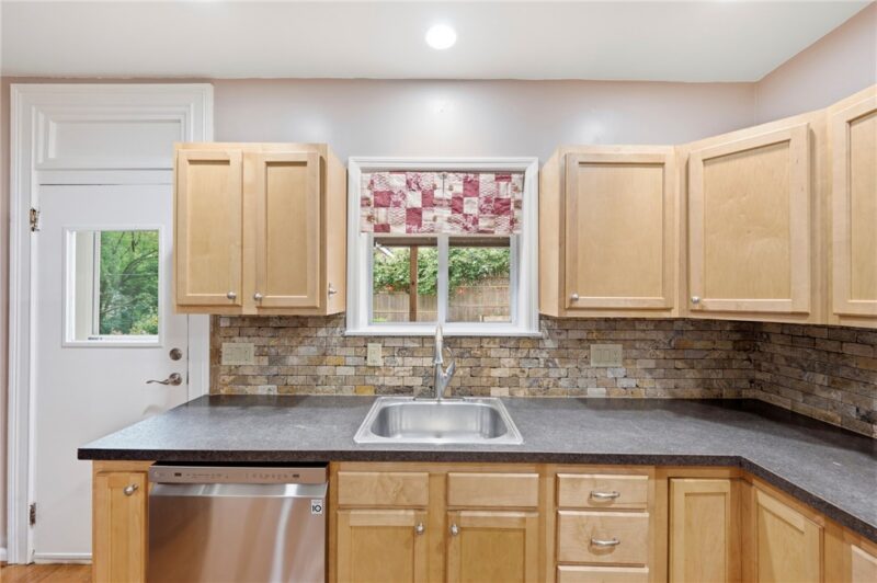 220 Walters Avenue — photo 8