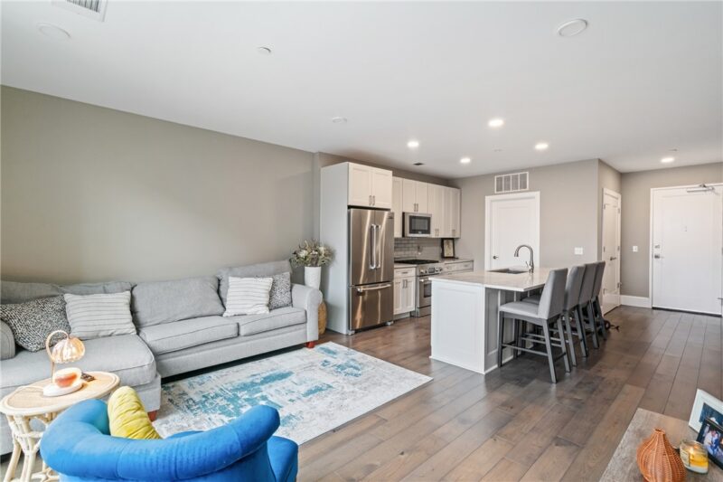 350 Oliver Ave 1303 — photo 3
