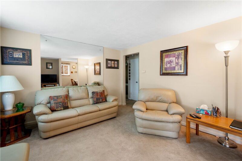 654 Perrilyn St — photo 3