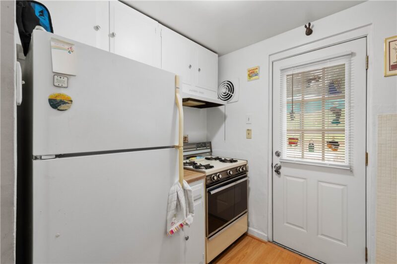 654 Perrilyn St — photo 8