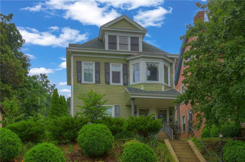 568 Orchard Ave — photo 2