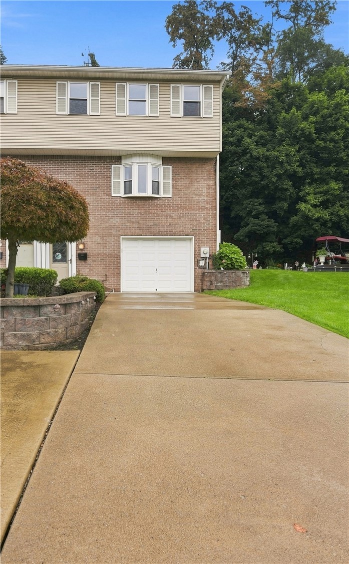 331 CLAVALE DR — photo 1