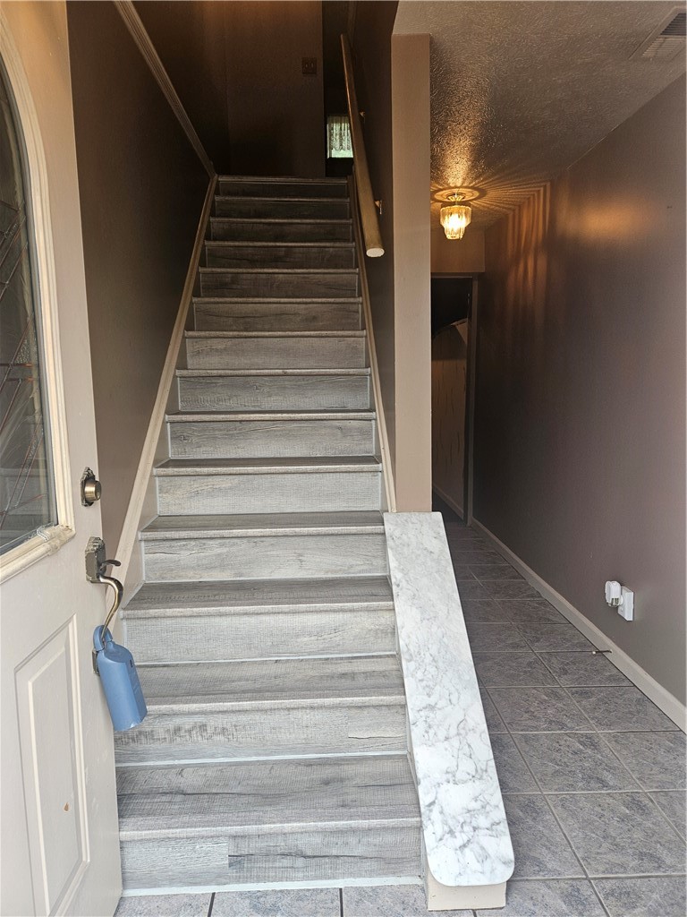 331 CLAVALE DR — photo 4