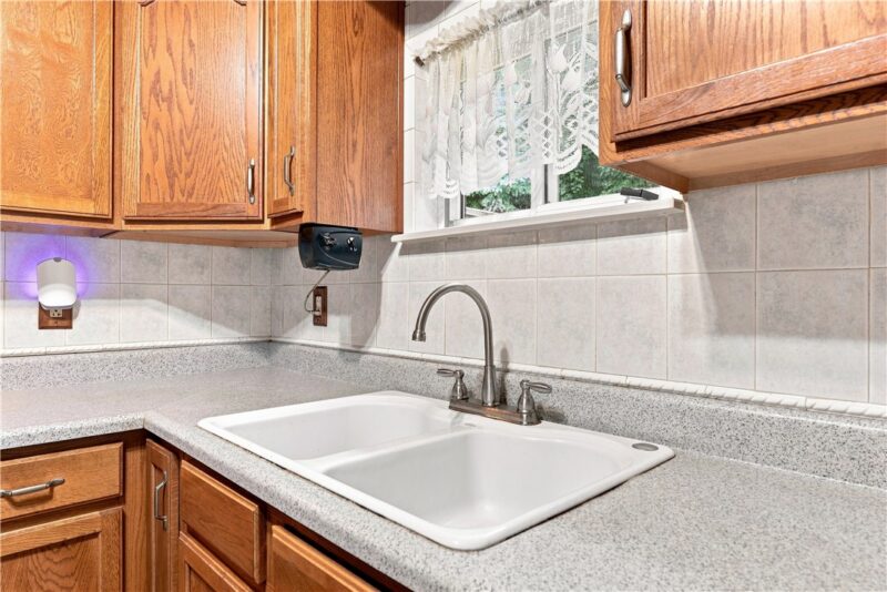 331 CLAVALE DR — photo 7