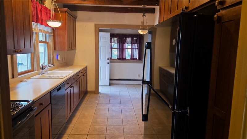 360 Shirls Ave — photo 4