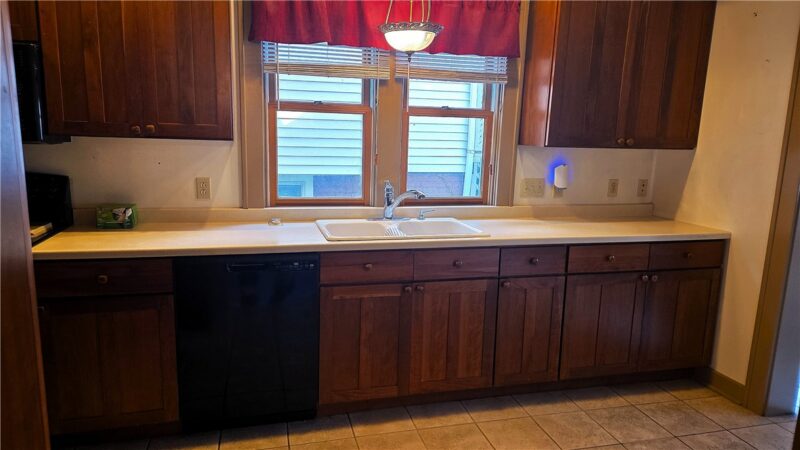 360 Shirls Ave — photo 5