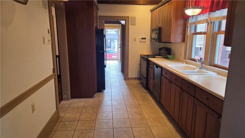 360 Shirls Ave — photo 6