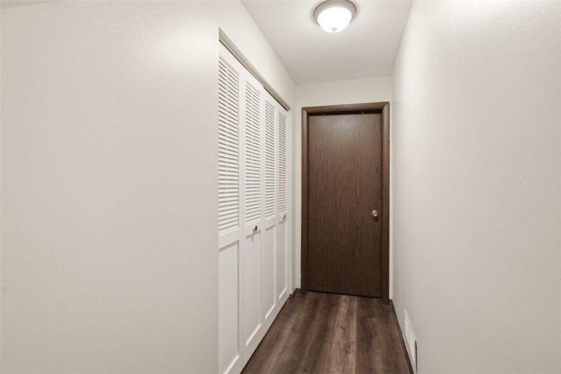 350 Woodbridge Dr — photo 8