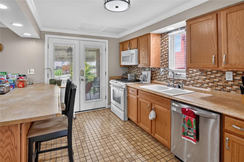 346 Mayville Ave — photo 7