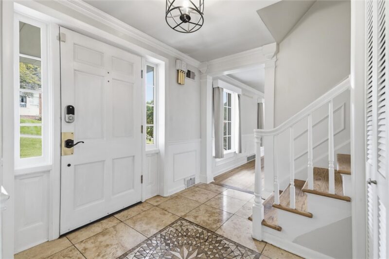 116 Hawthorne Dr — photo 3