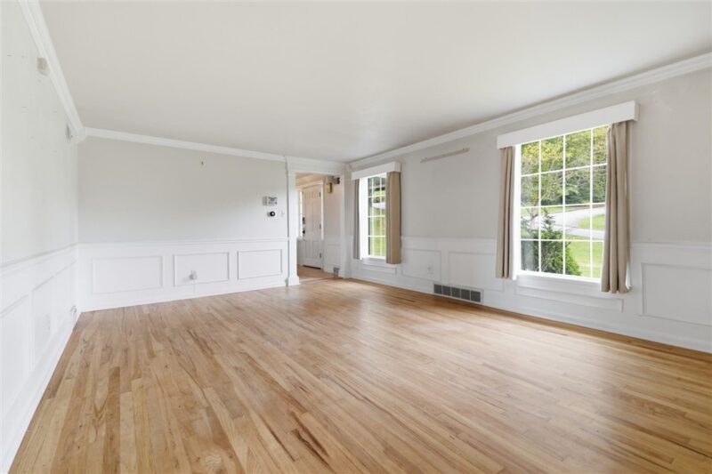 116 Hawthorne Dr — photo 4
