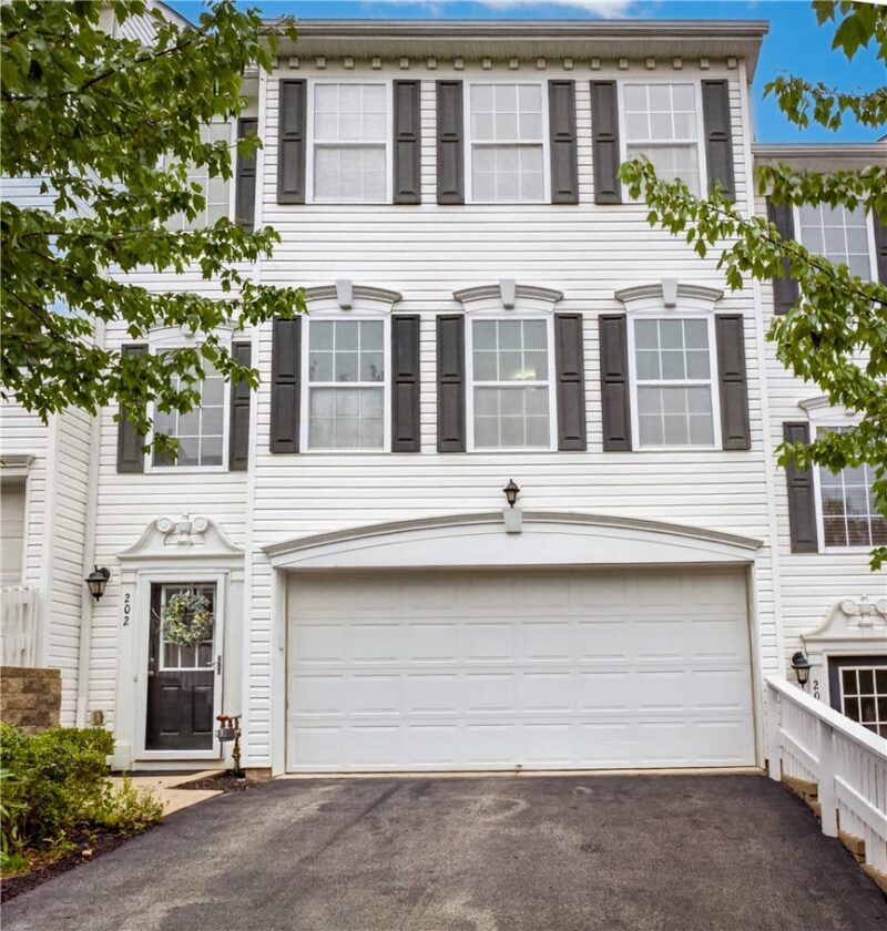 202 Ascot Court — photo 2
