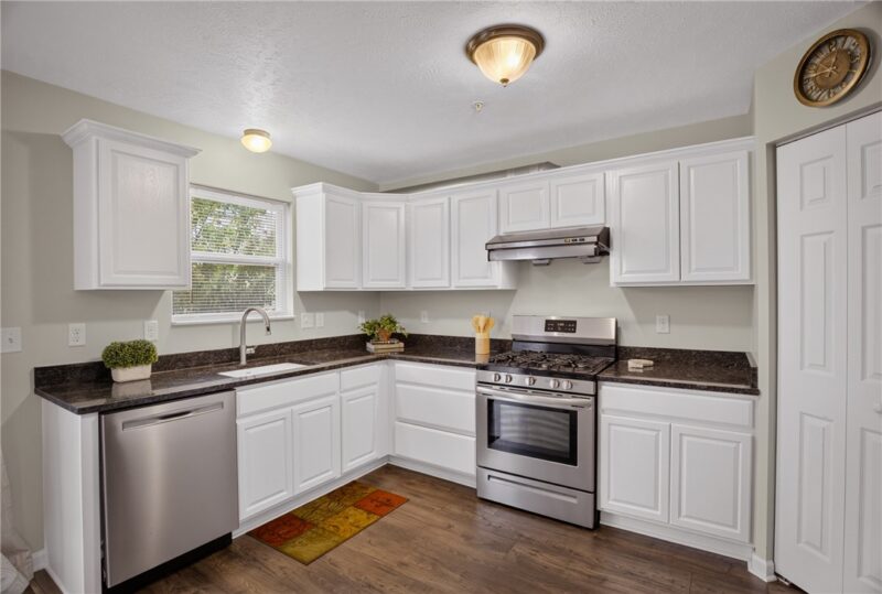 202 Ascot Court — photo 4