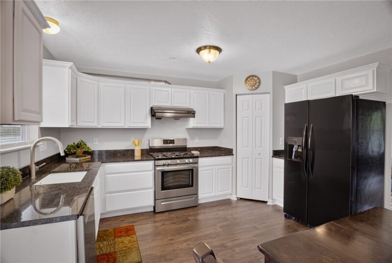 202 Ascot Court — photo 5