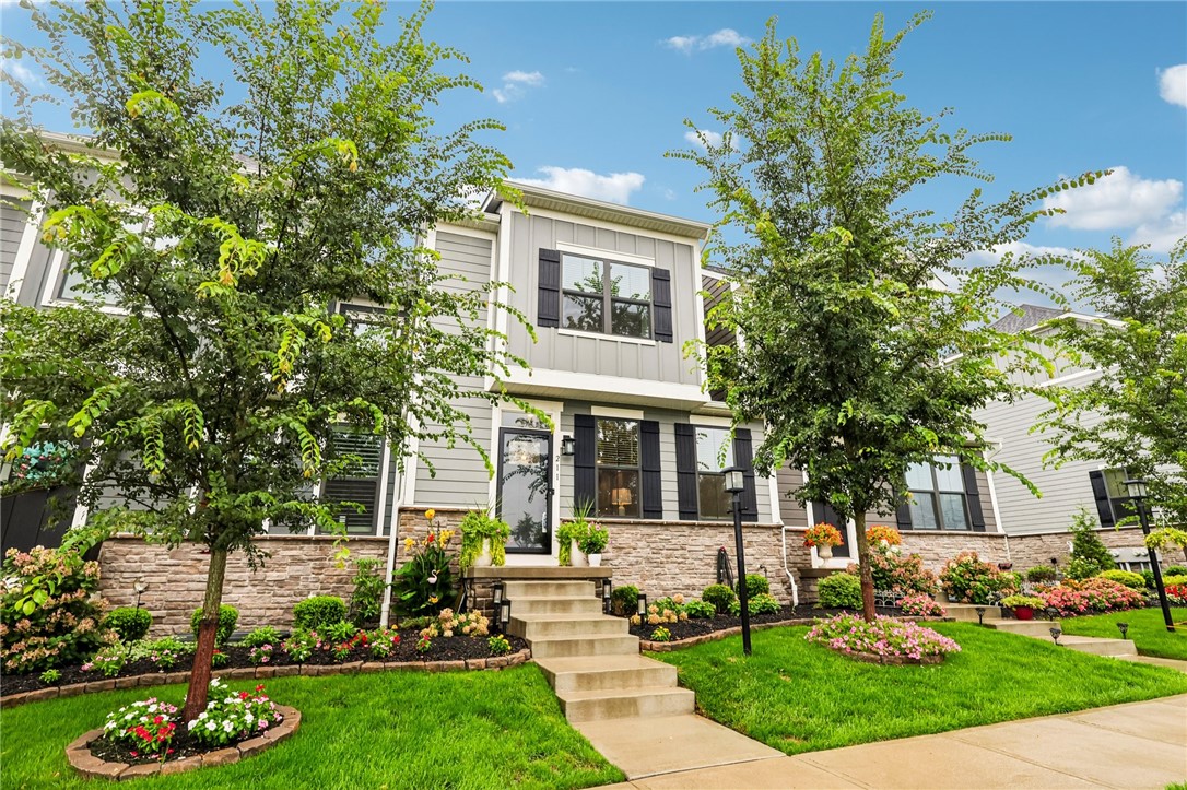 211 Marketplace Avenue — photo 1