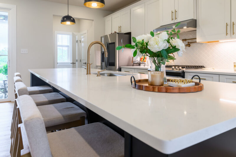 211 Marketplace Avenue — photo 3