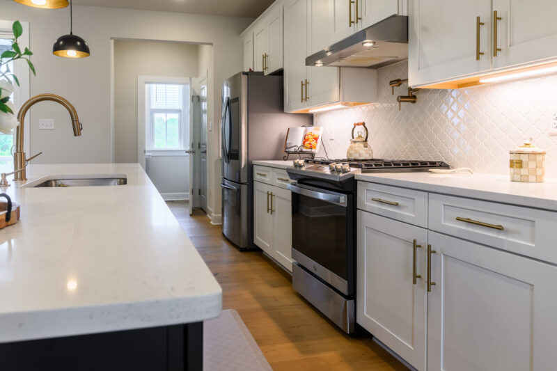 211 Marketplace Avenue — photo 6