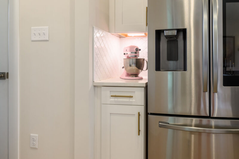 211 Marketplace Avenue — photo 8