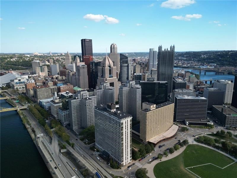 320 Fort Duquesne Blvd 16B — photo 2
