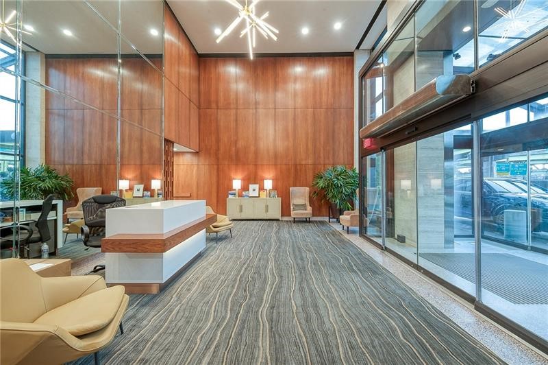 320 Fort Duquesne Blvd 16B — photo 3