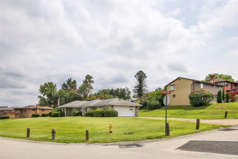 605 Regina Dr — photo 3