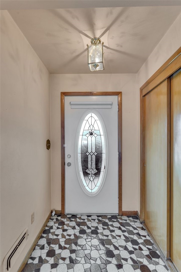 605 Regina Dr — photo 4