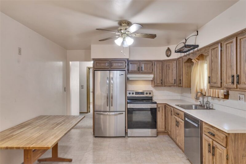 605 Regina Dr — photo 5