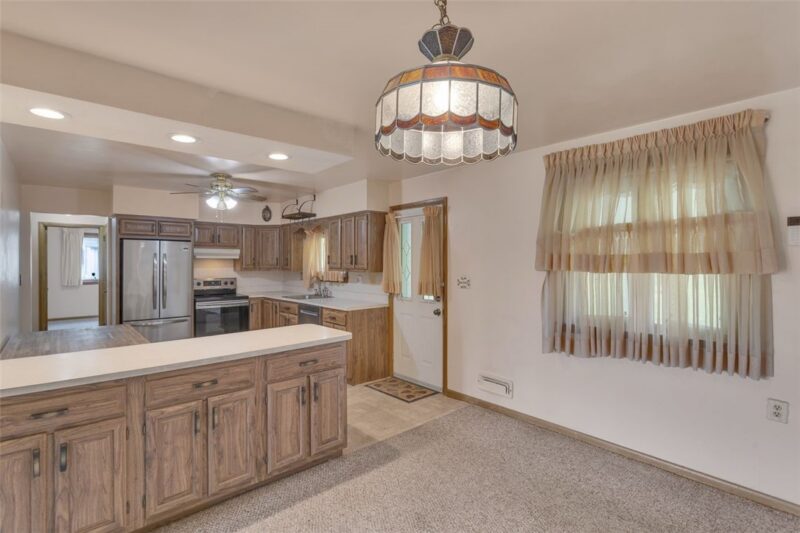 605 Regina Dr — photo 8