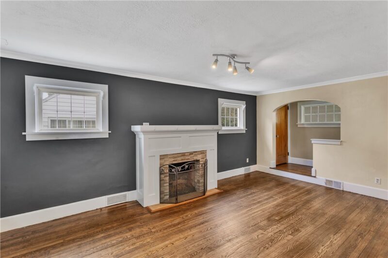 202 Foch St — photo 4