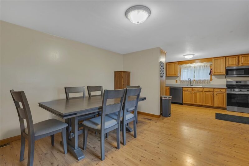 865 Walnut St — photo 3
