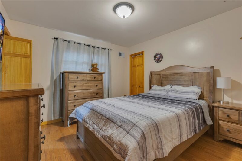 865 Walnut St — photo 4