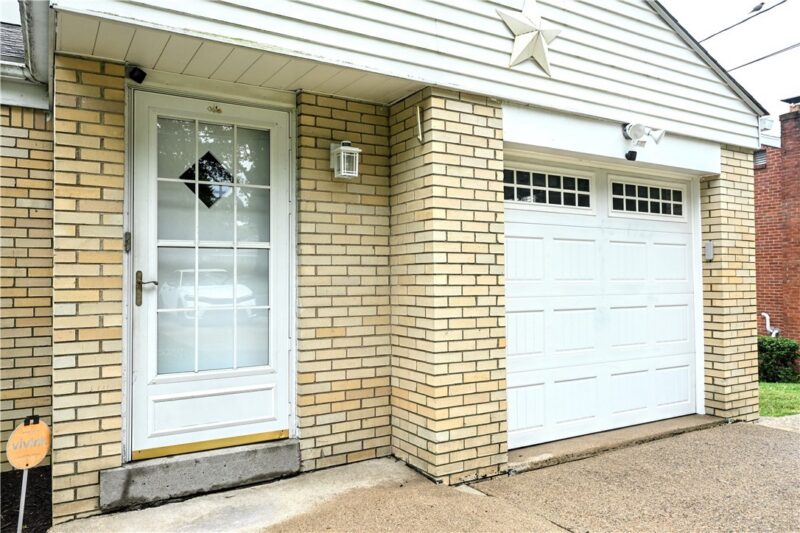2105 Ridge Rd — photo 2