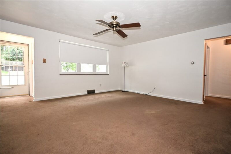 2105 Ridge Rd — photo 3