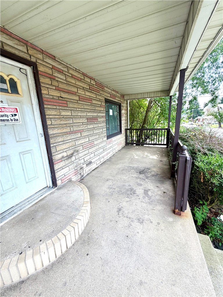 820 Lathrop St — photo 4