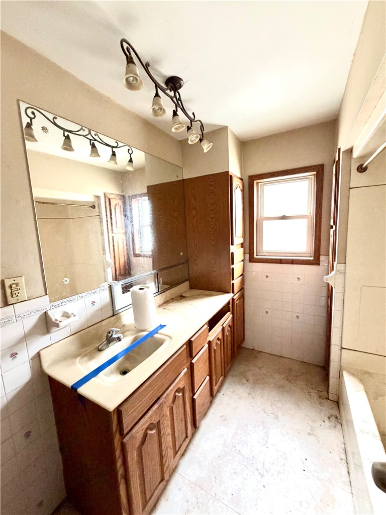 820 Lathrop St — photo 5